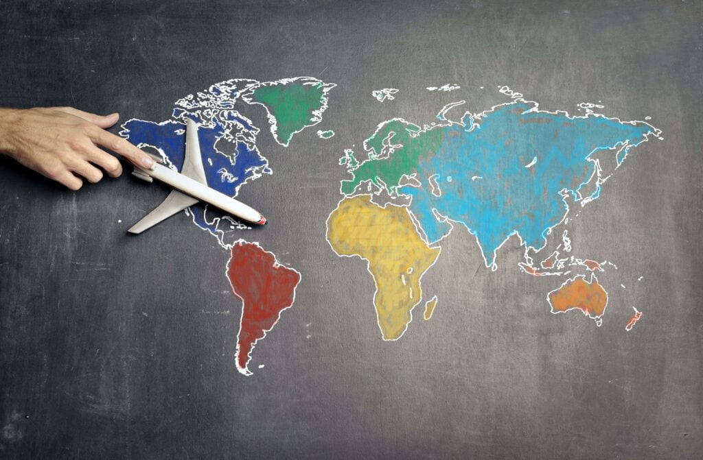 World Travel map - Travel by a private tour/ By Andrea Piacquadio - Pexels